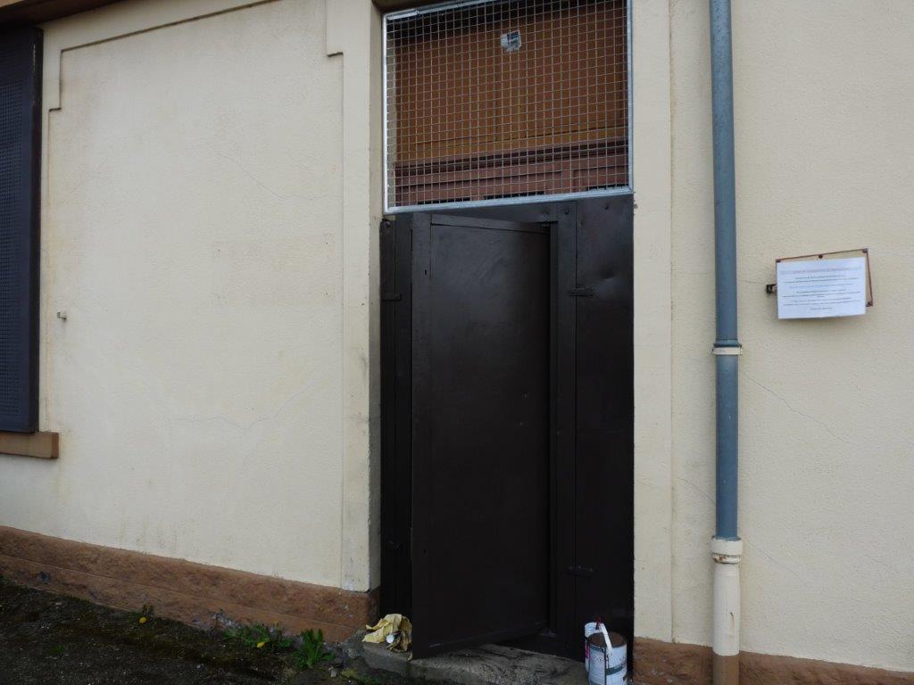 Porte d'accès au bureaux sécurisée