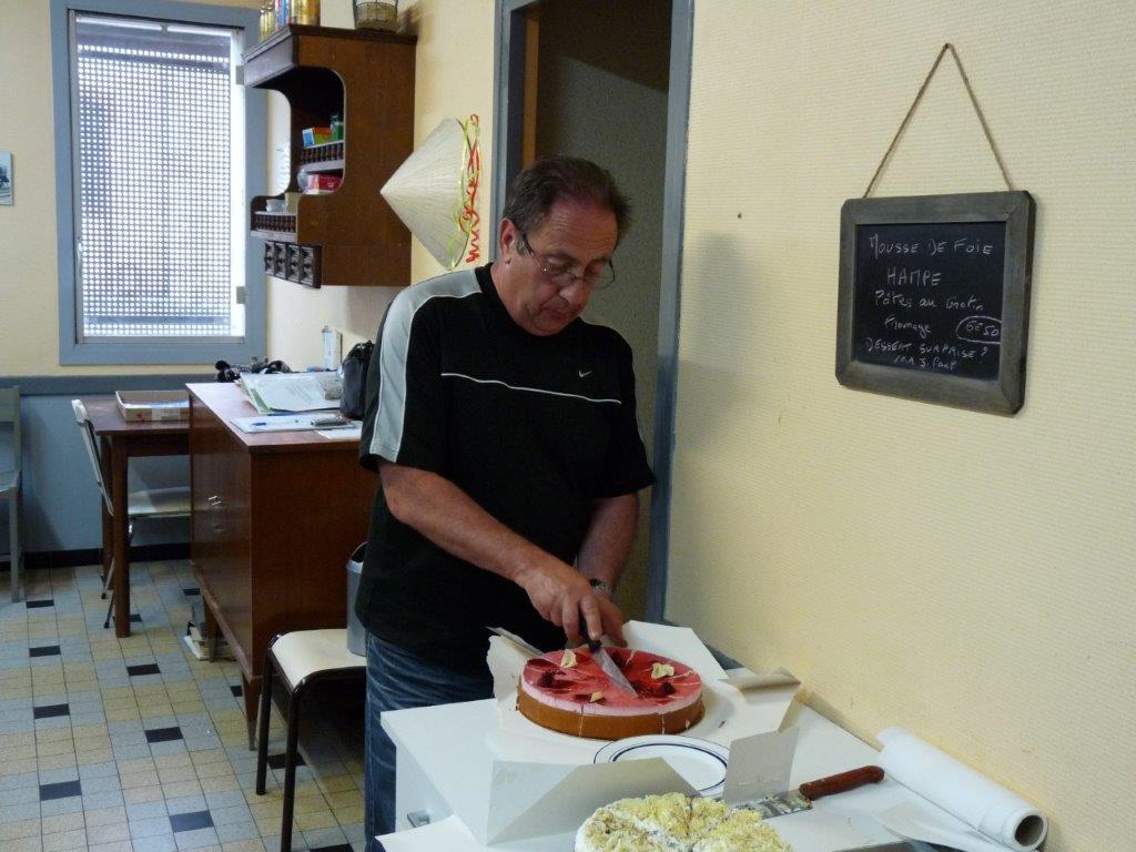 Jean-Paul concentré sur l'ouvrage